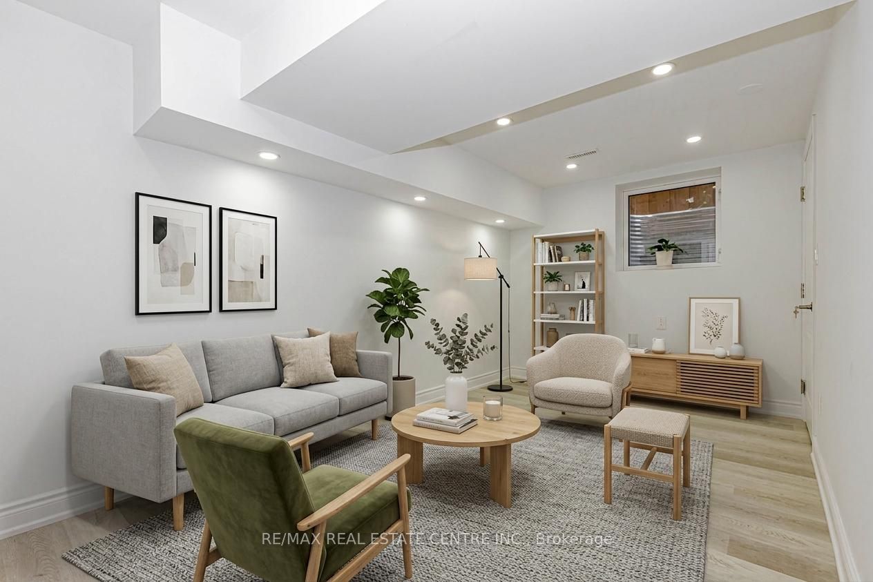 17 Scotia Drive #2