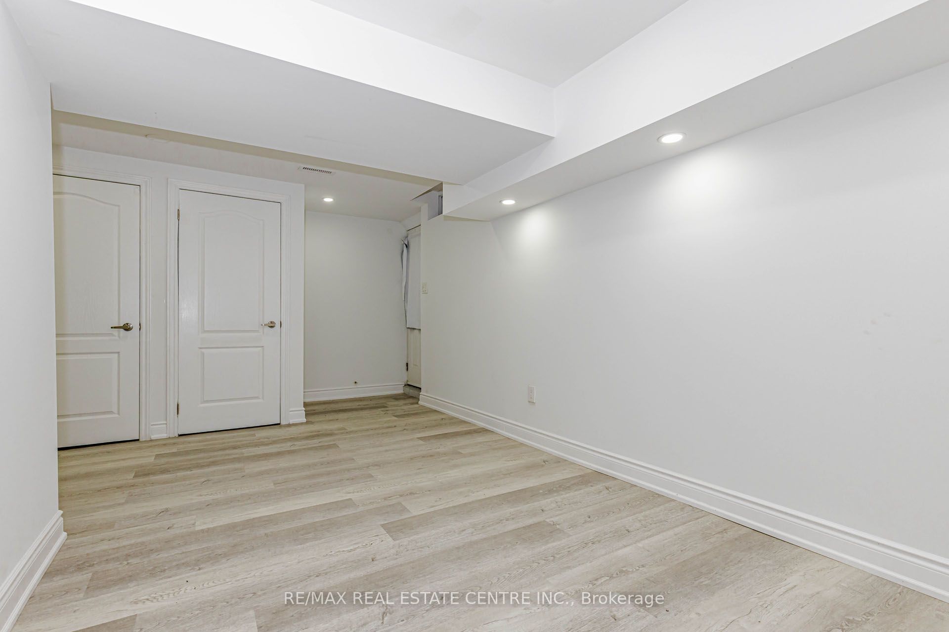 17 Scotia Drive #2