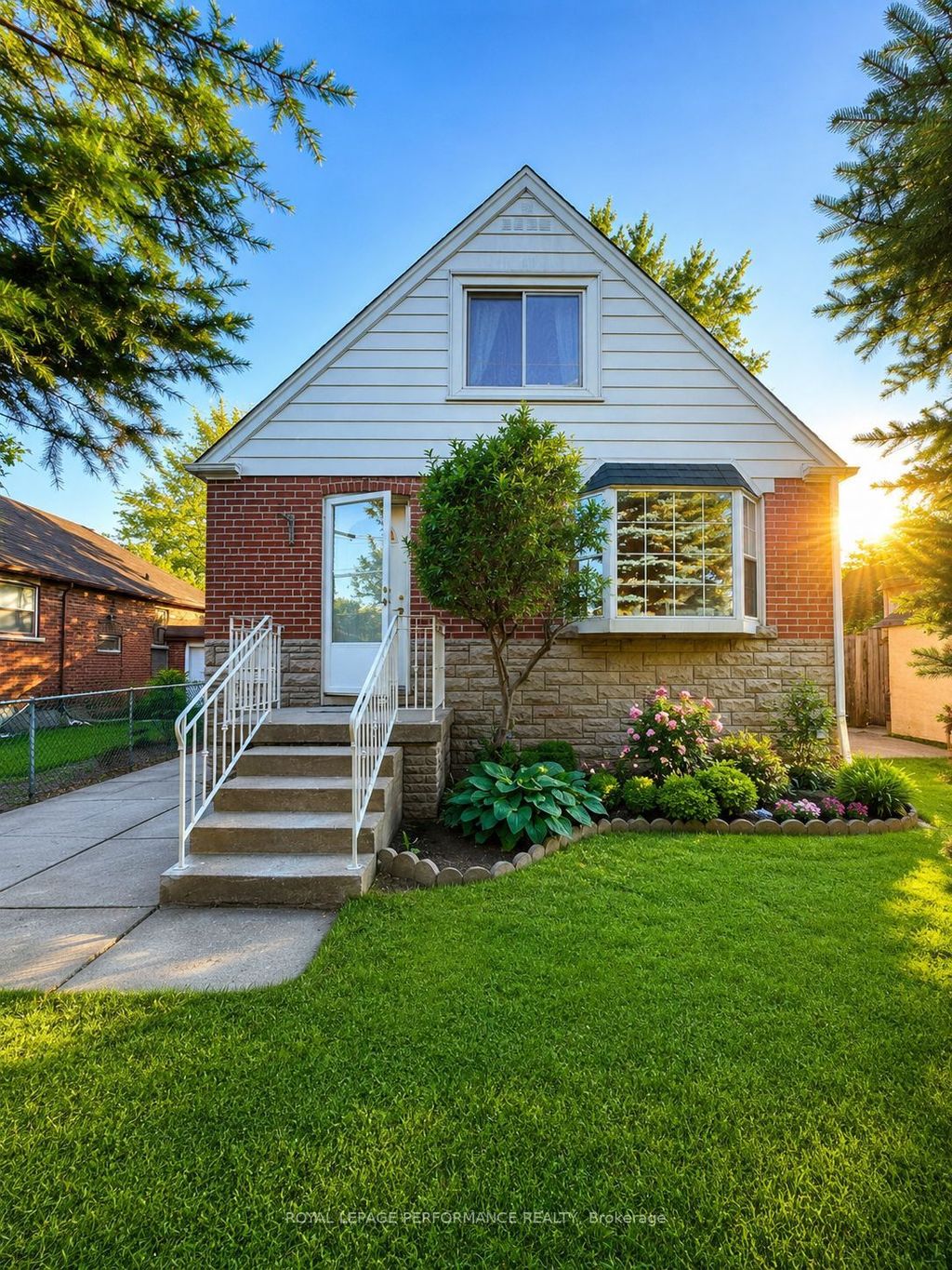 Photo of 10 Faulkland Road, Toronto, ON M1L 3S3 (MLS # E13435594)