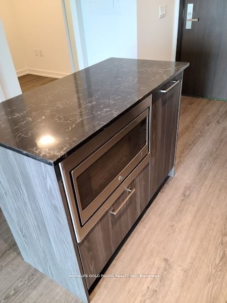 1 Yorkville Avenue 4701