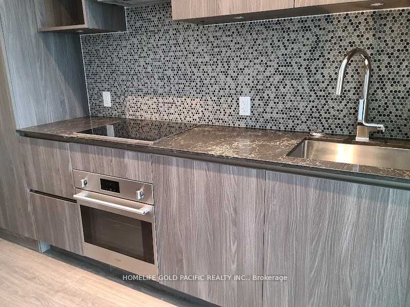 1 Yorkville Avenue 4701