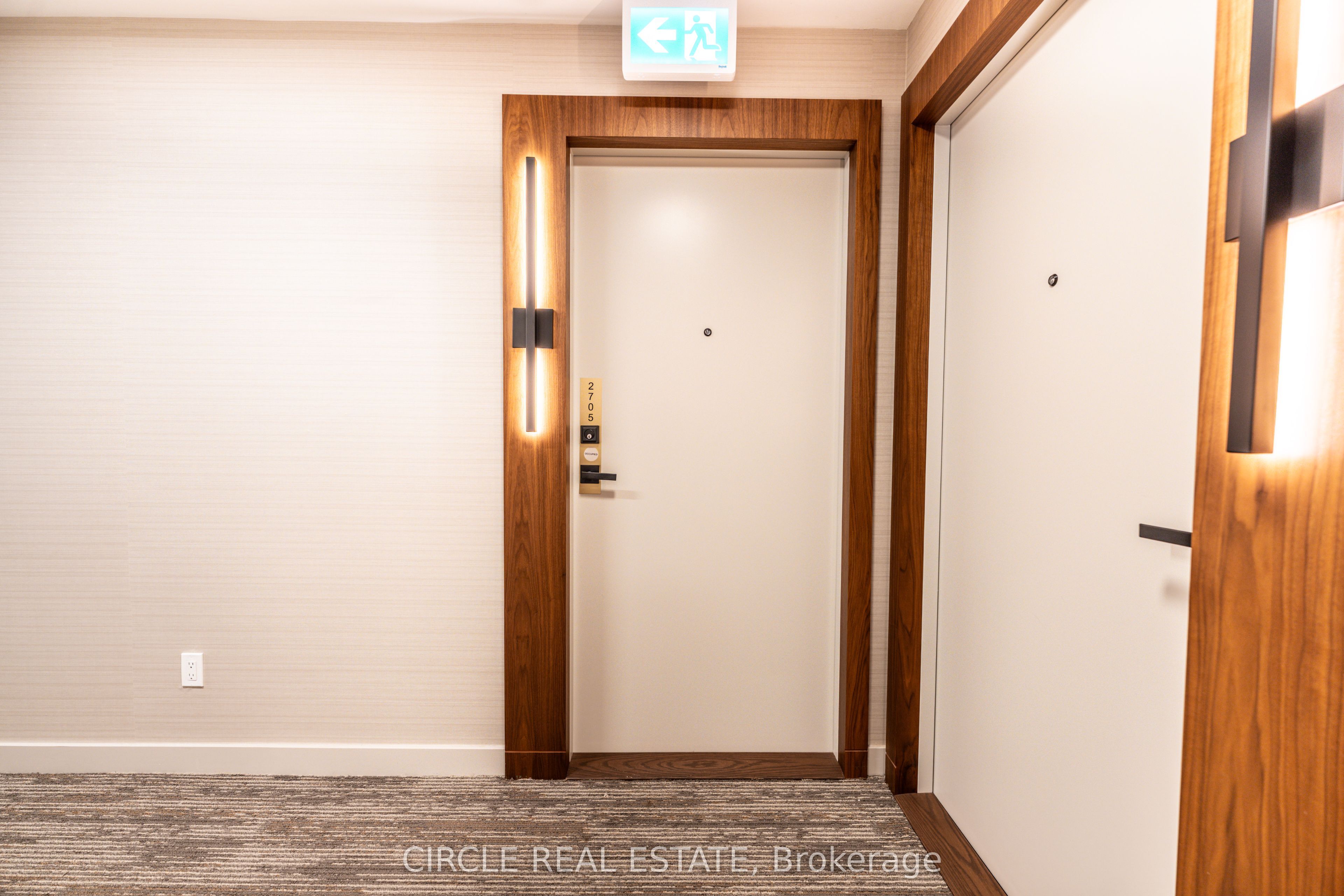 327 King Street W 2705
