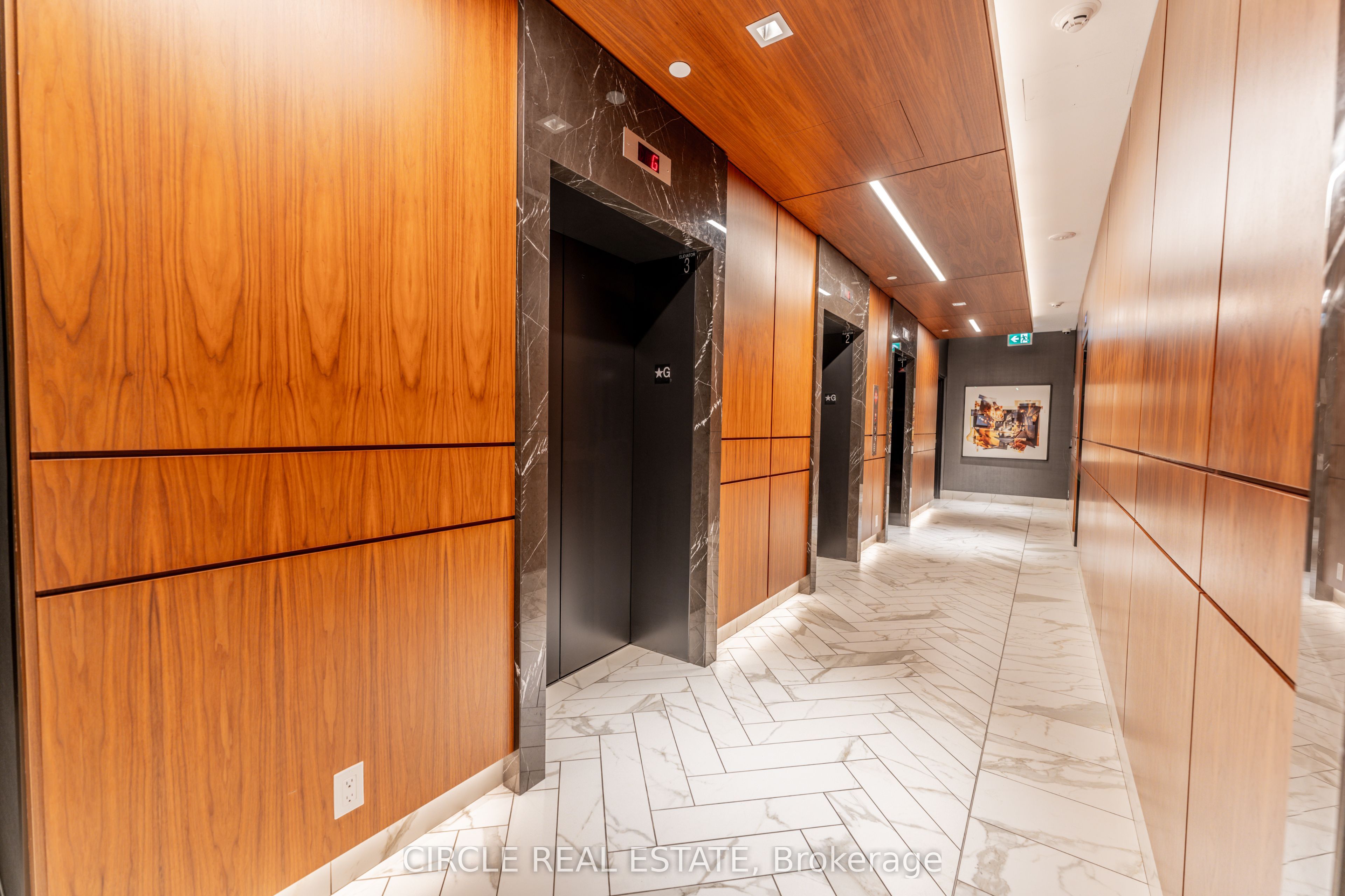 327 King Street W 2705