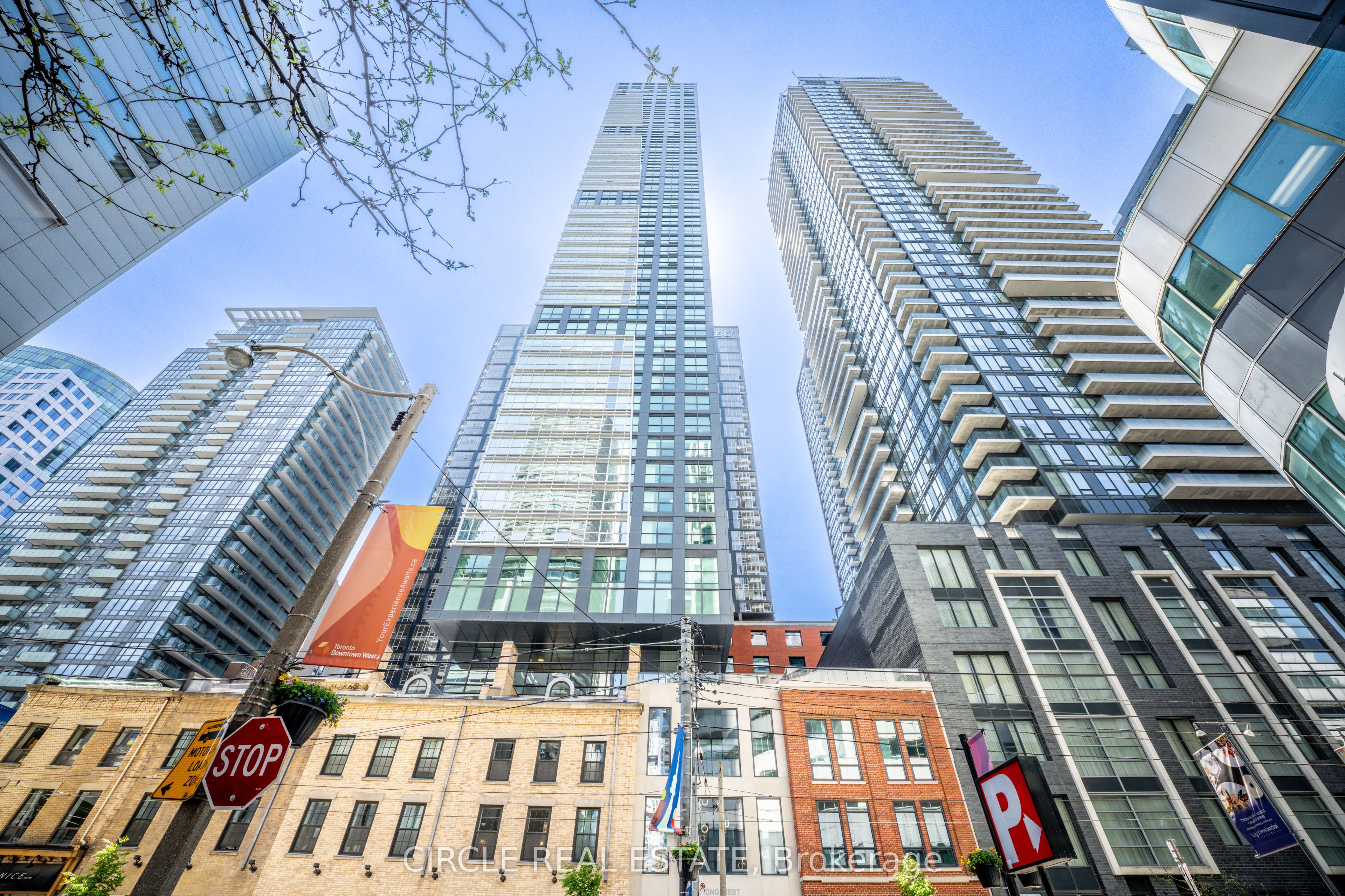 327 King Street W 2705