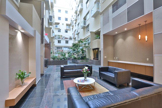437 Roncesvalles Avenue 209