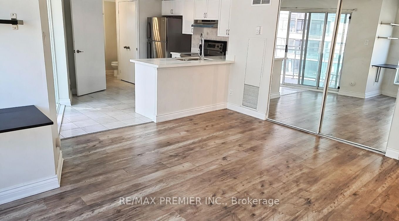 600 Queens Quay W 719