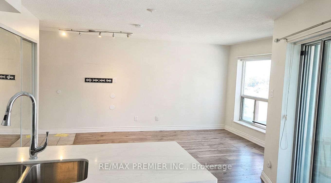 600 Queens Quay W 719