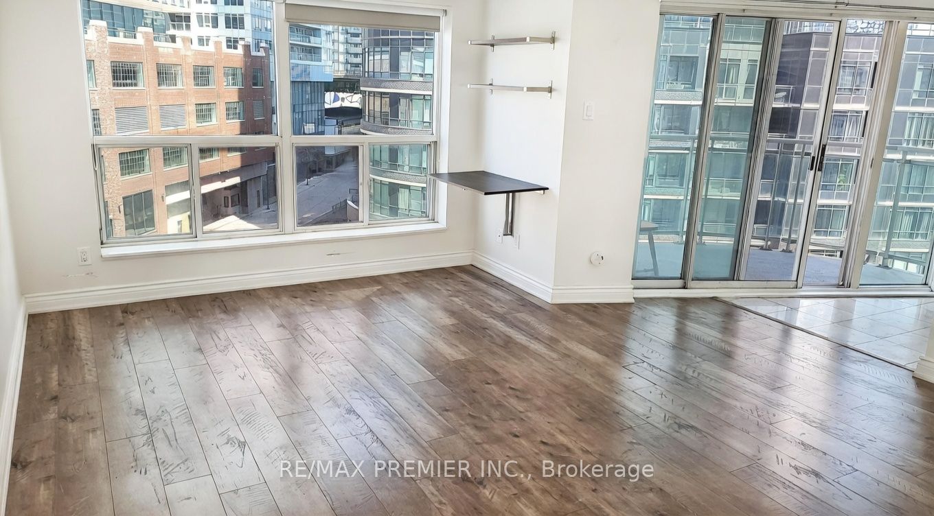 600 Queens Quay W 719