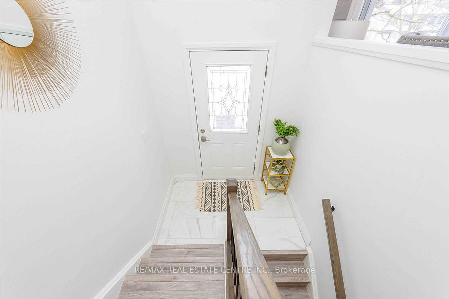 582 Elliott Crescent