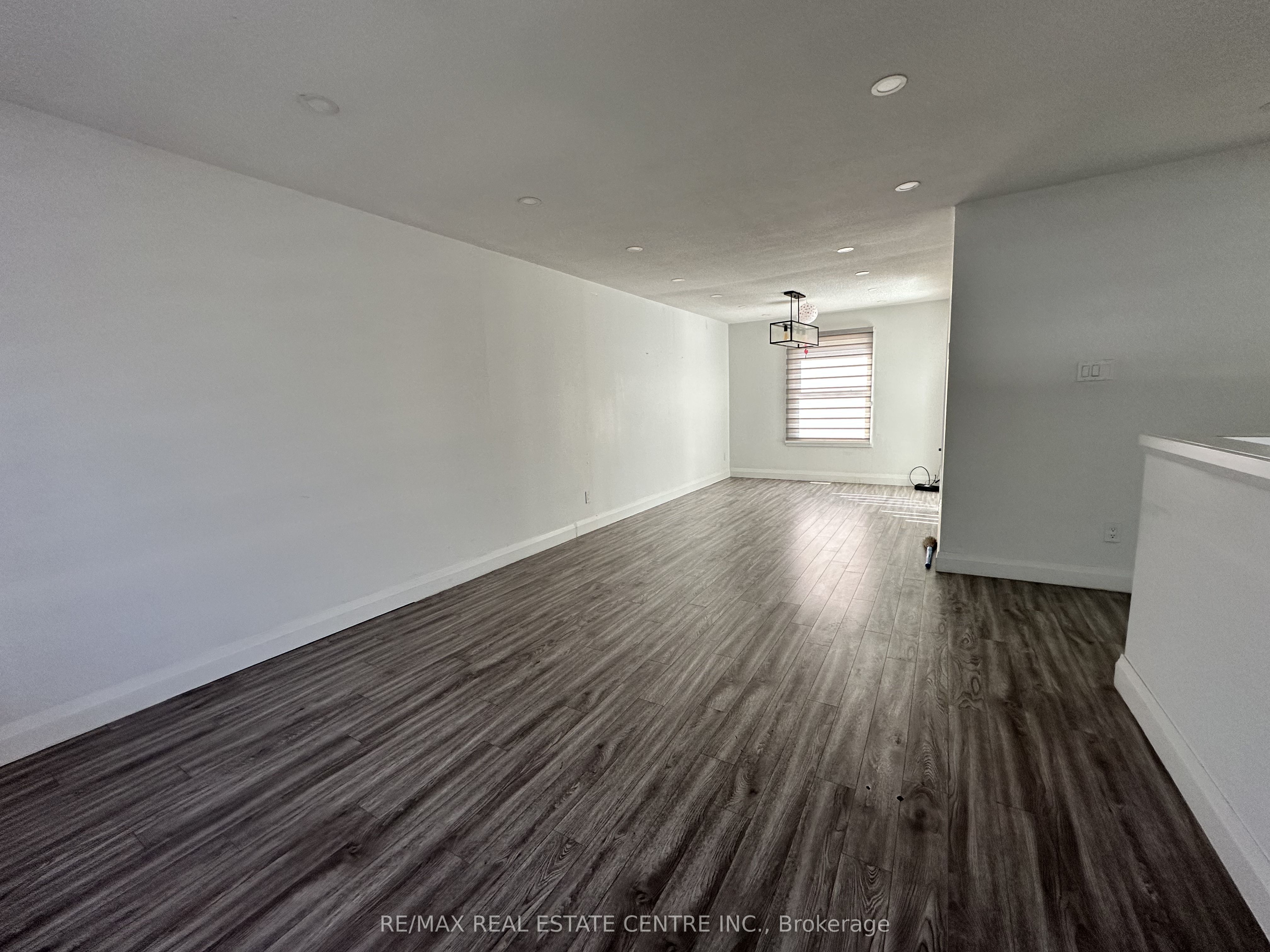 582 Elliott Crescent