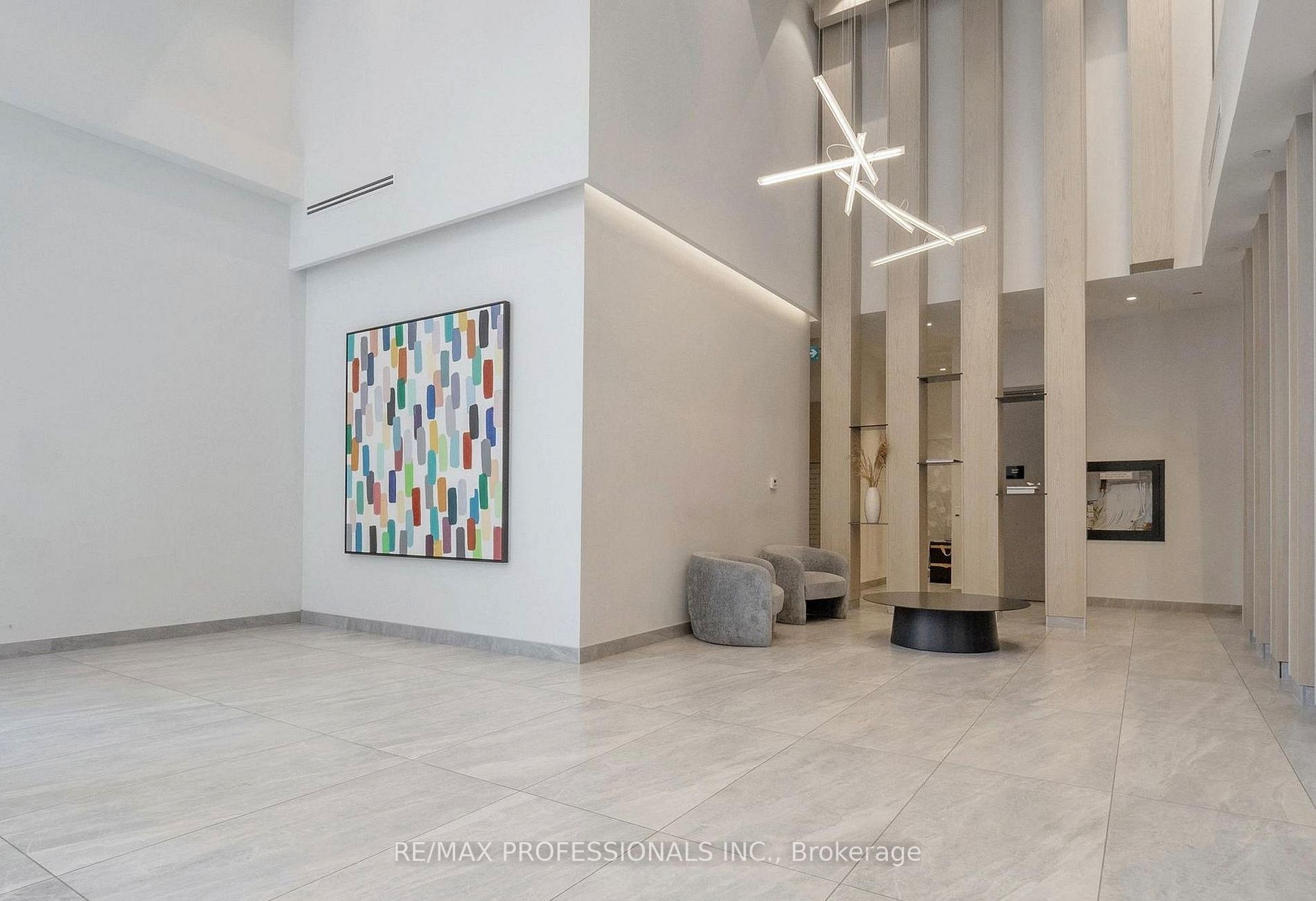 86 Dundas Street E 404