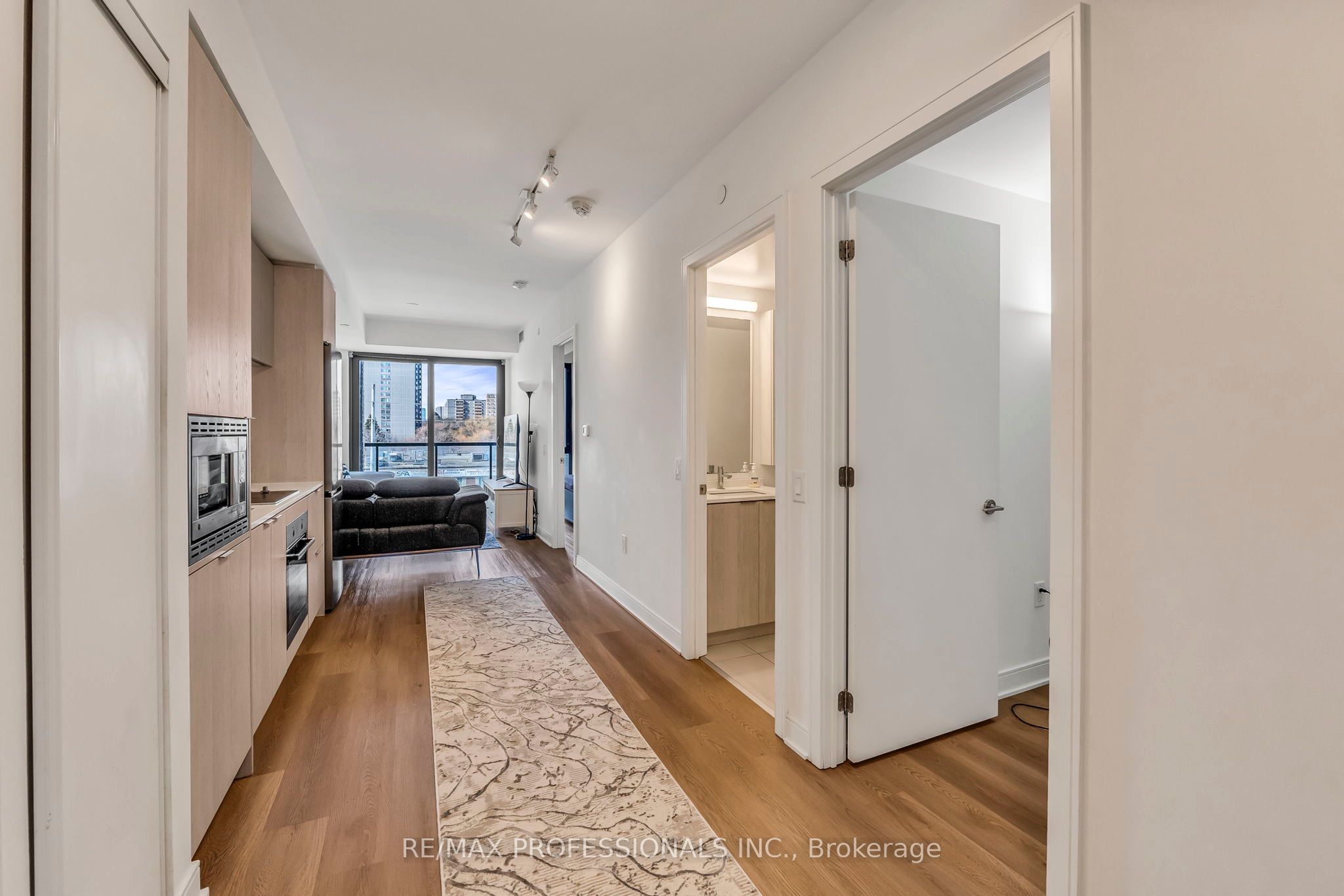 86 Dundas Street E 404