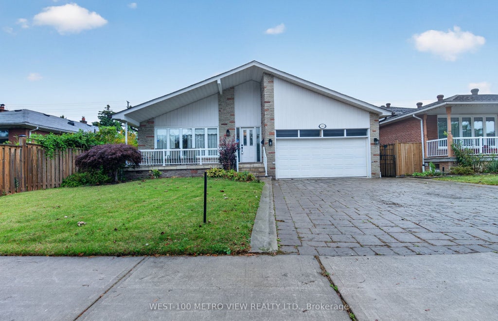 Photo of 3411 Pinesmoke Crescent, Mississauga, ON L4Y 3L4 (MLS # W13910256)