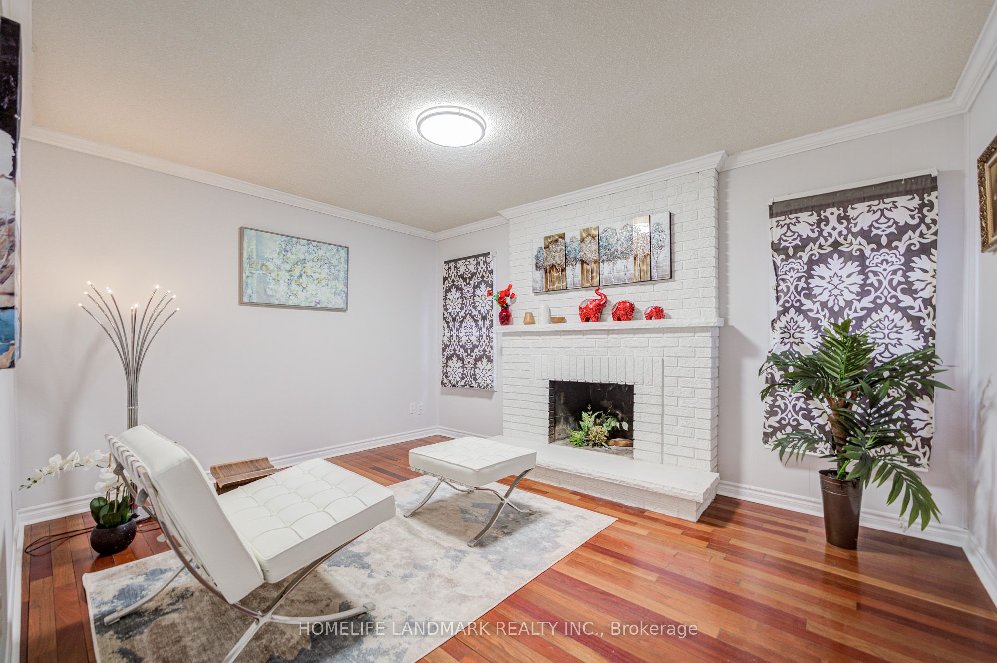 377 Parkridge Crescent