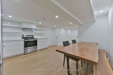 25 Palmerston Avenue Bsmt Toronto ON M6J 2H9