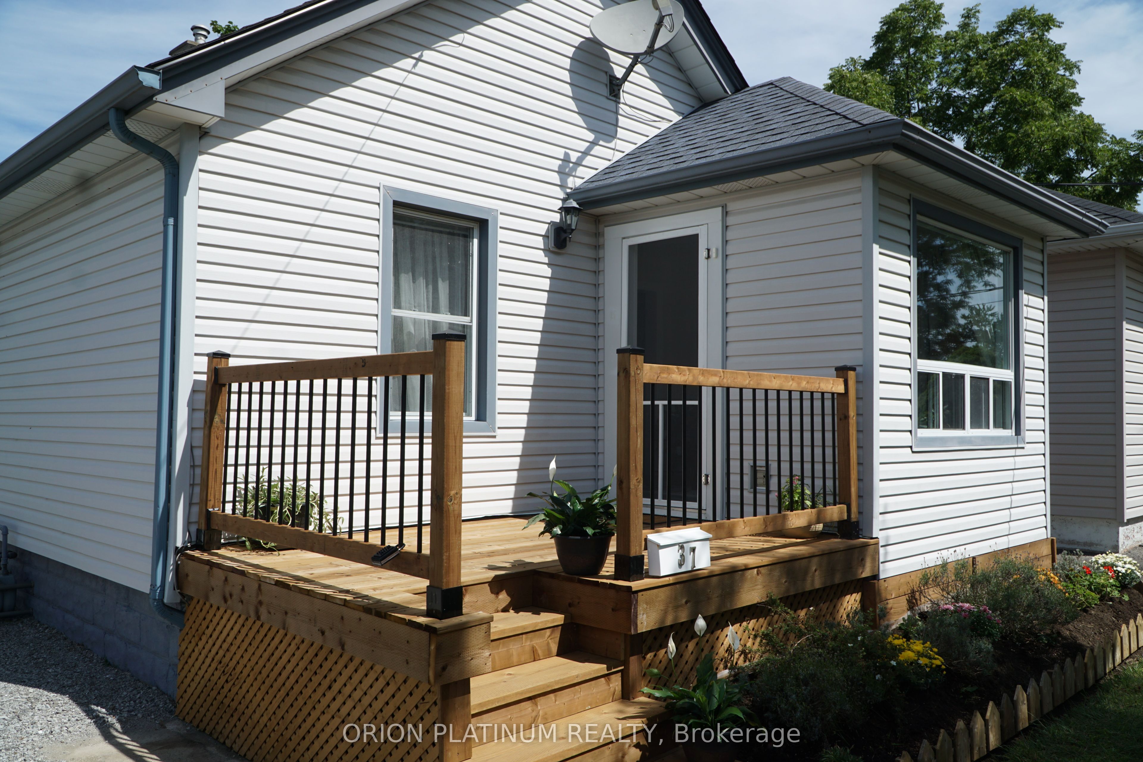 37 Chetwood Street N