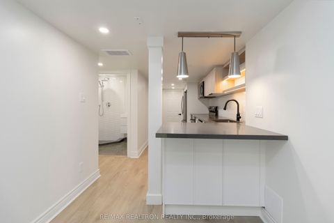 4268 Goldenrod Crescent Basement Mississauga ON L5V 3C2
