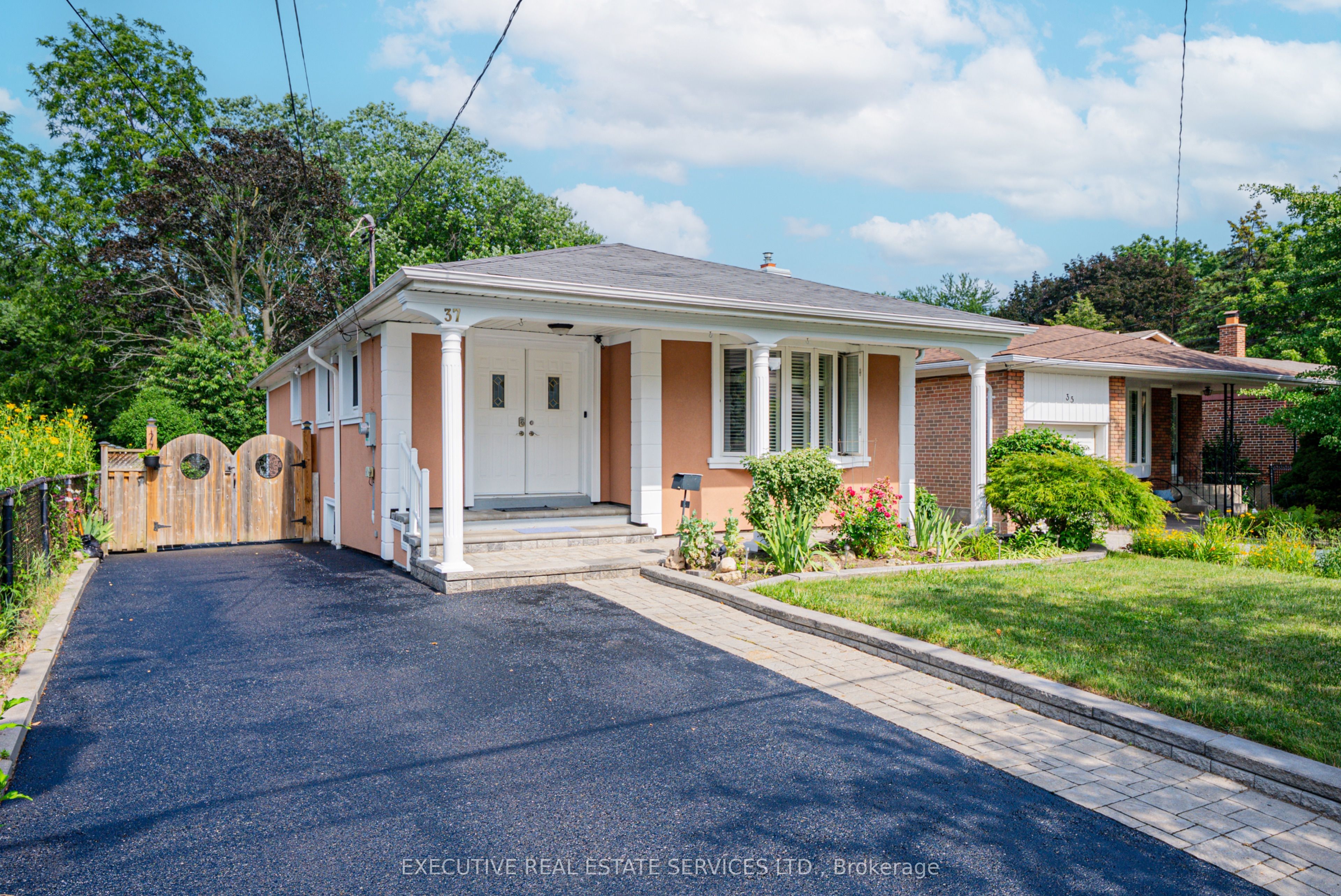 37 Ravenview Drive