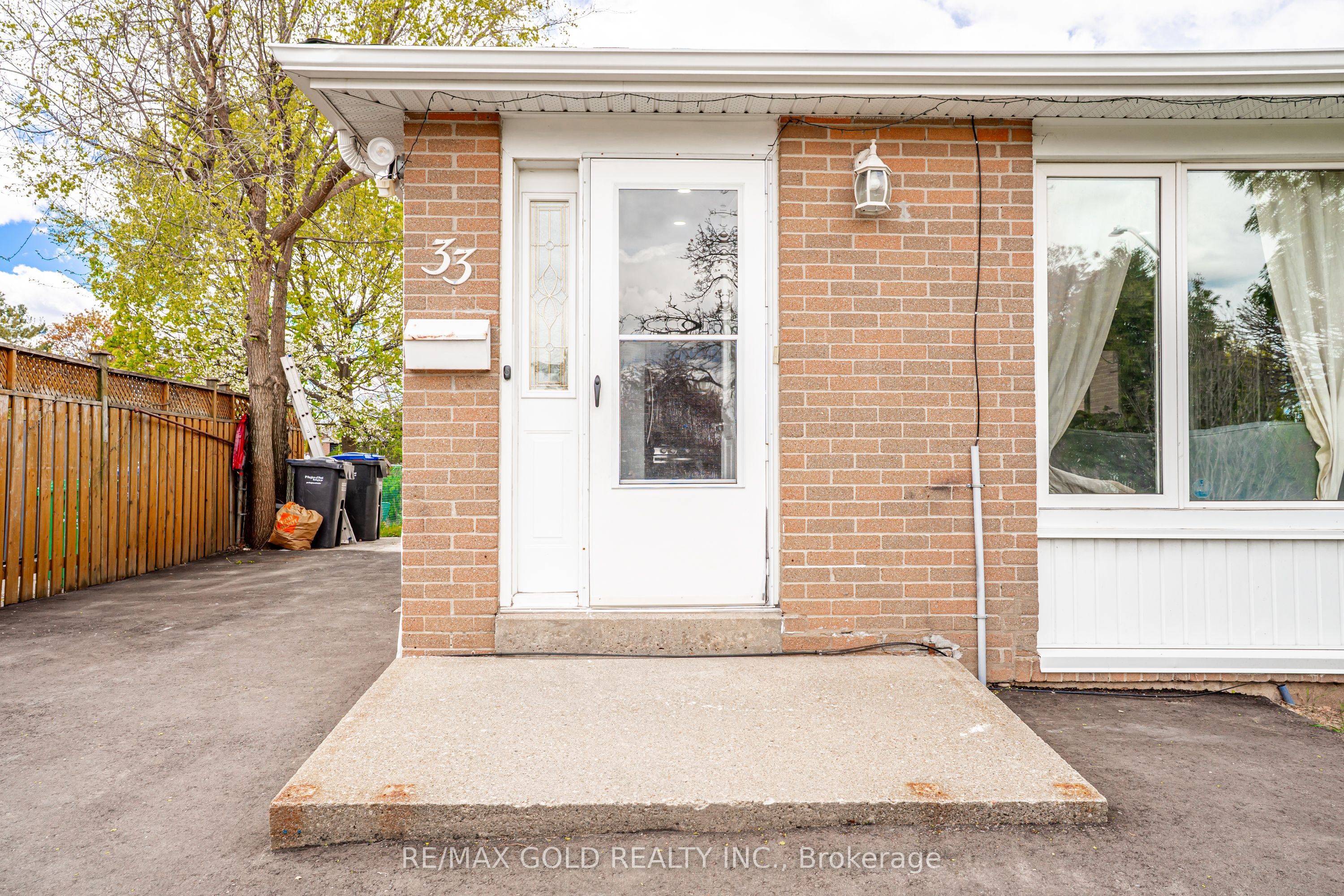 33 Garside Crescent