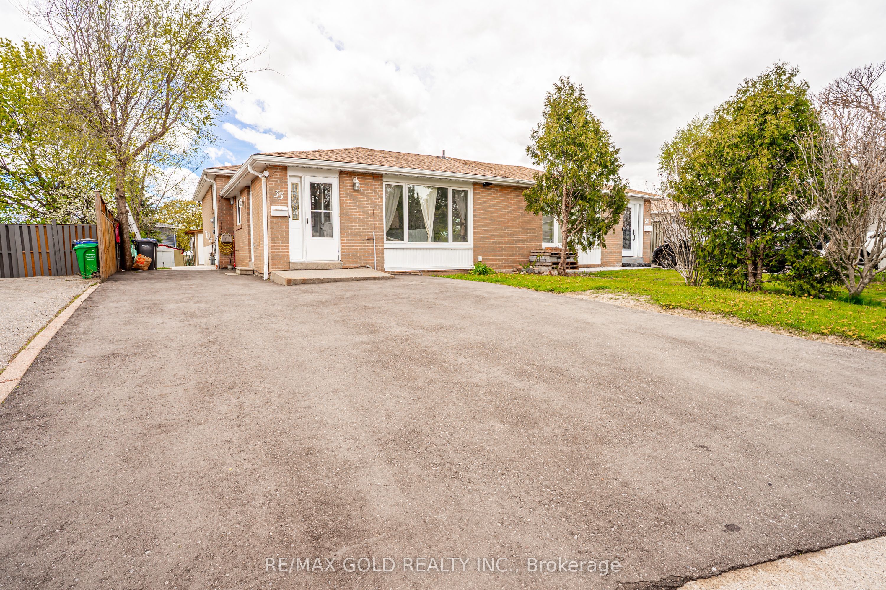 33 Garside Crescent