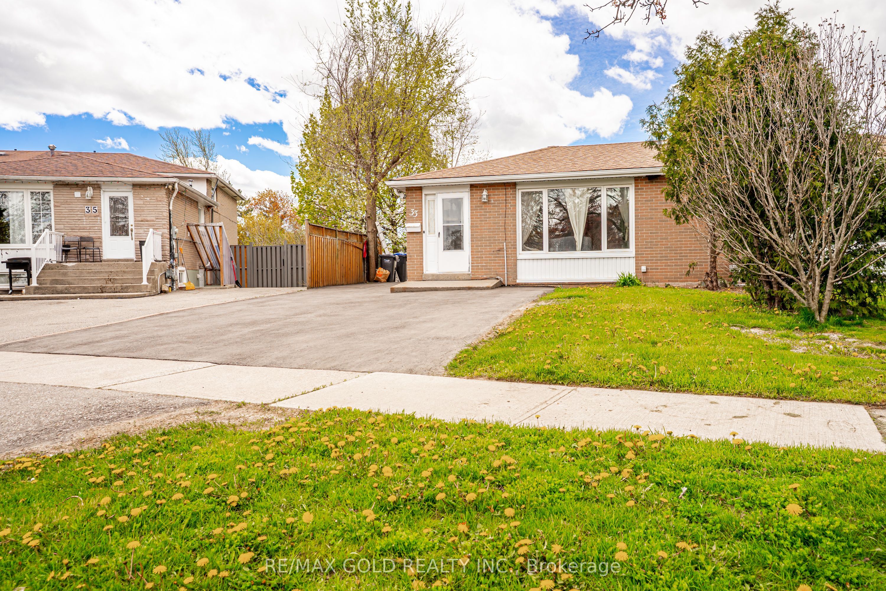 33 Garside Crescent