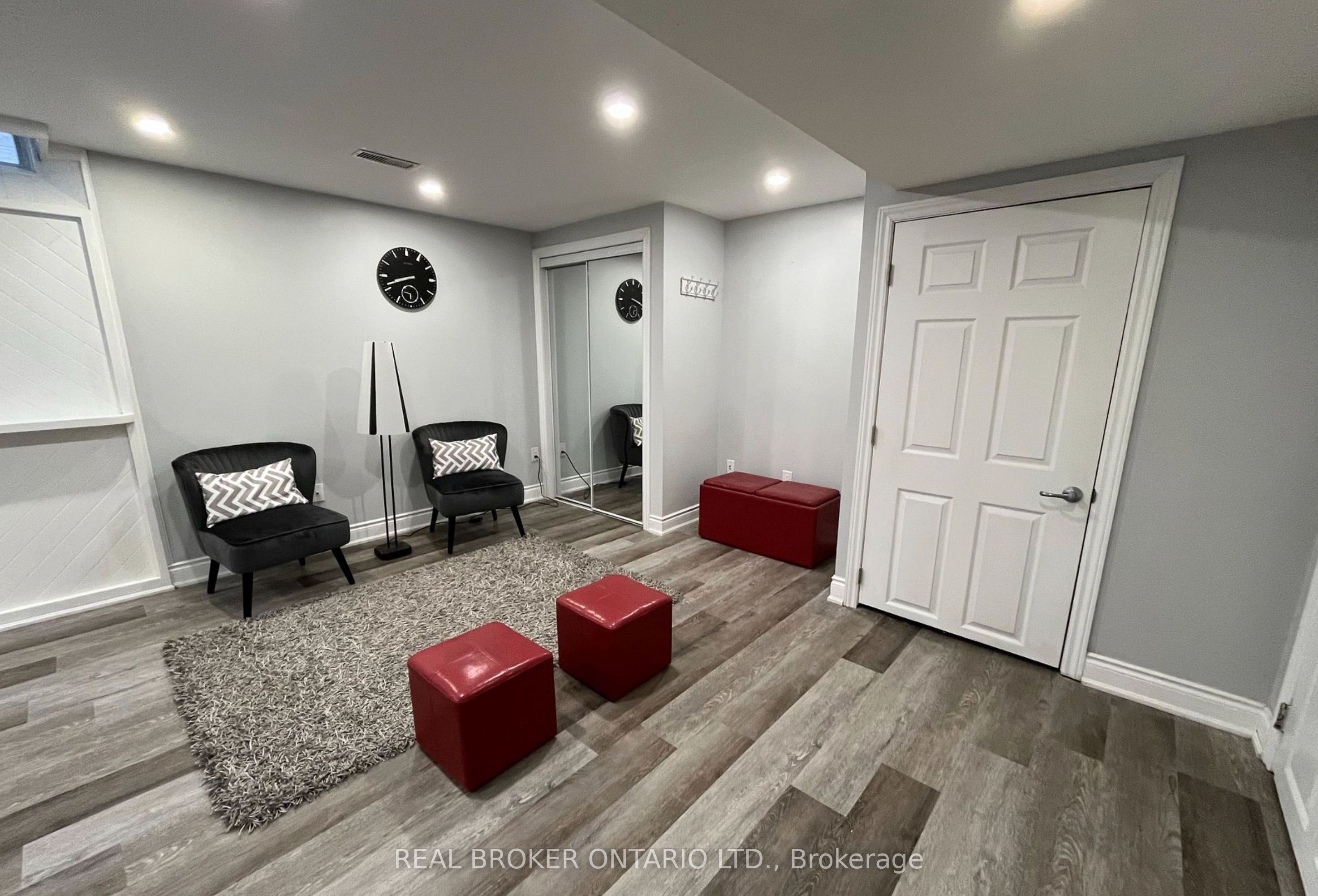 3183 Valcourt Crescent Lower