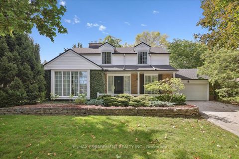 222 STRATHCONA Drive Burlington ON L7L 2C8