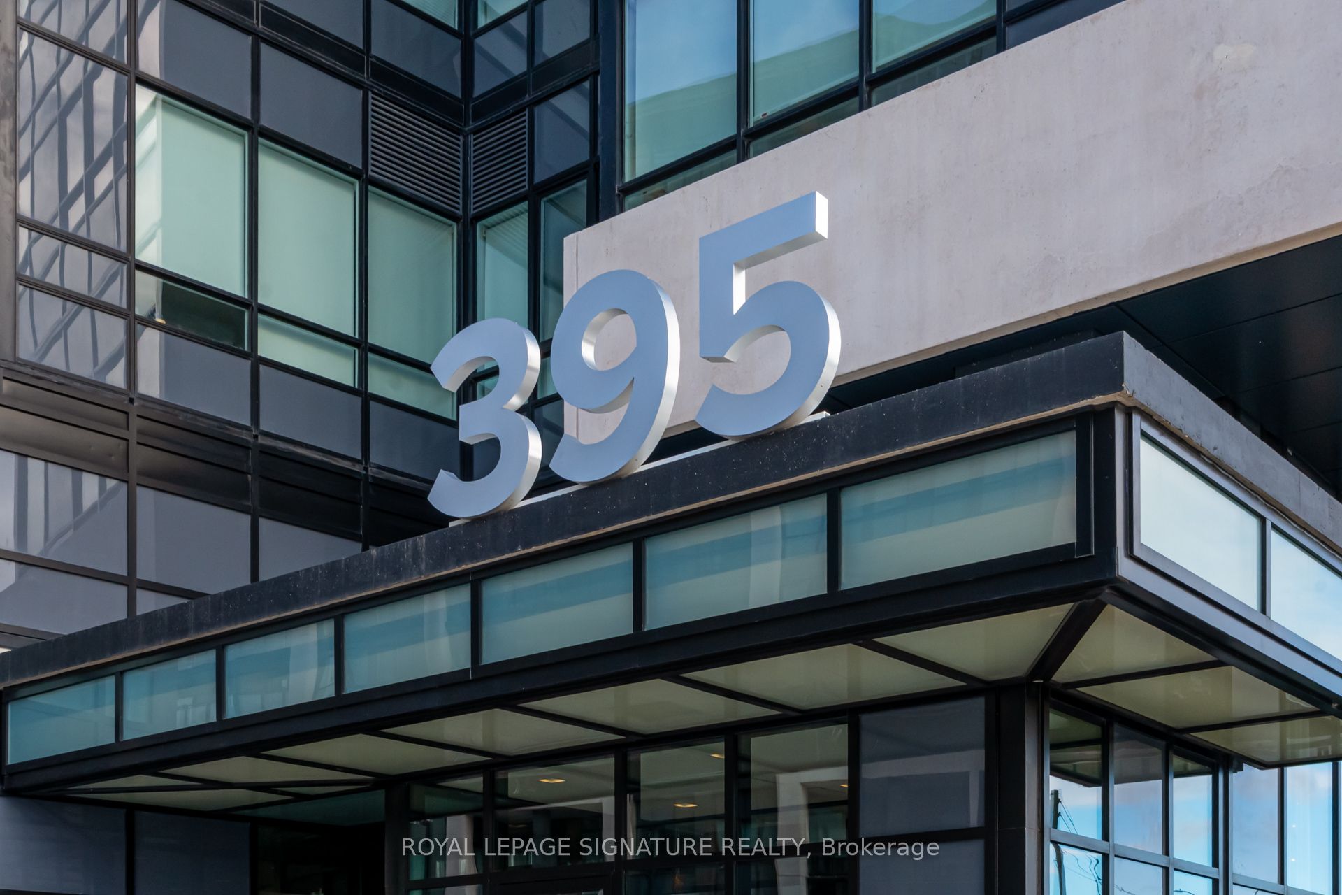 395 Dundas Street W 631