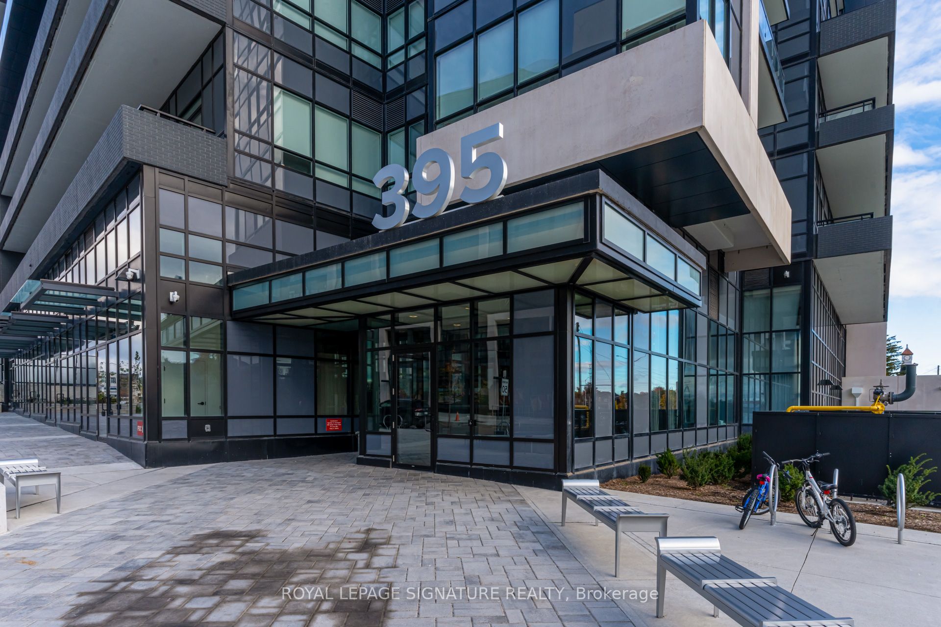 395 Dundas Street W 631