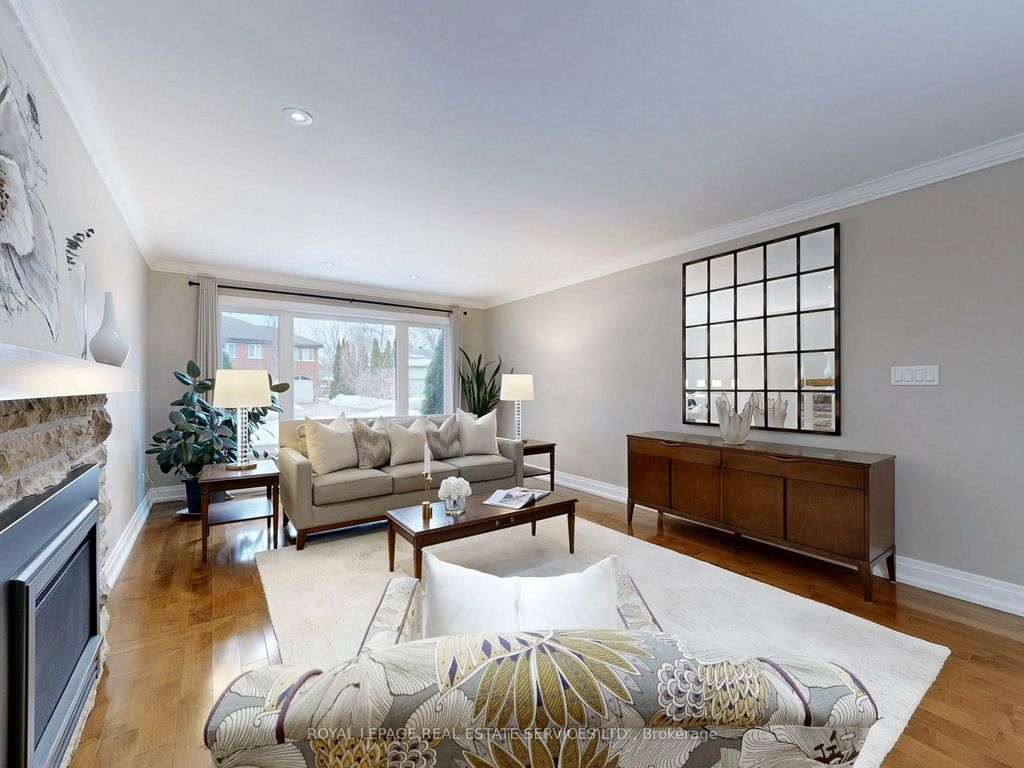 Photo of 219 Grandview Avenue, Markham, ON L3T 1J3 (MLS # N12857642)