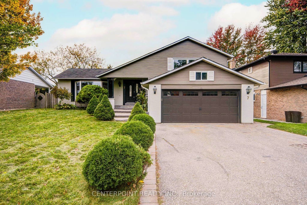 Photo of 7 Avondale Crescent, Markham, ON L3P 2J9 (MLS # N13931462)