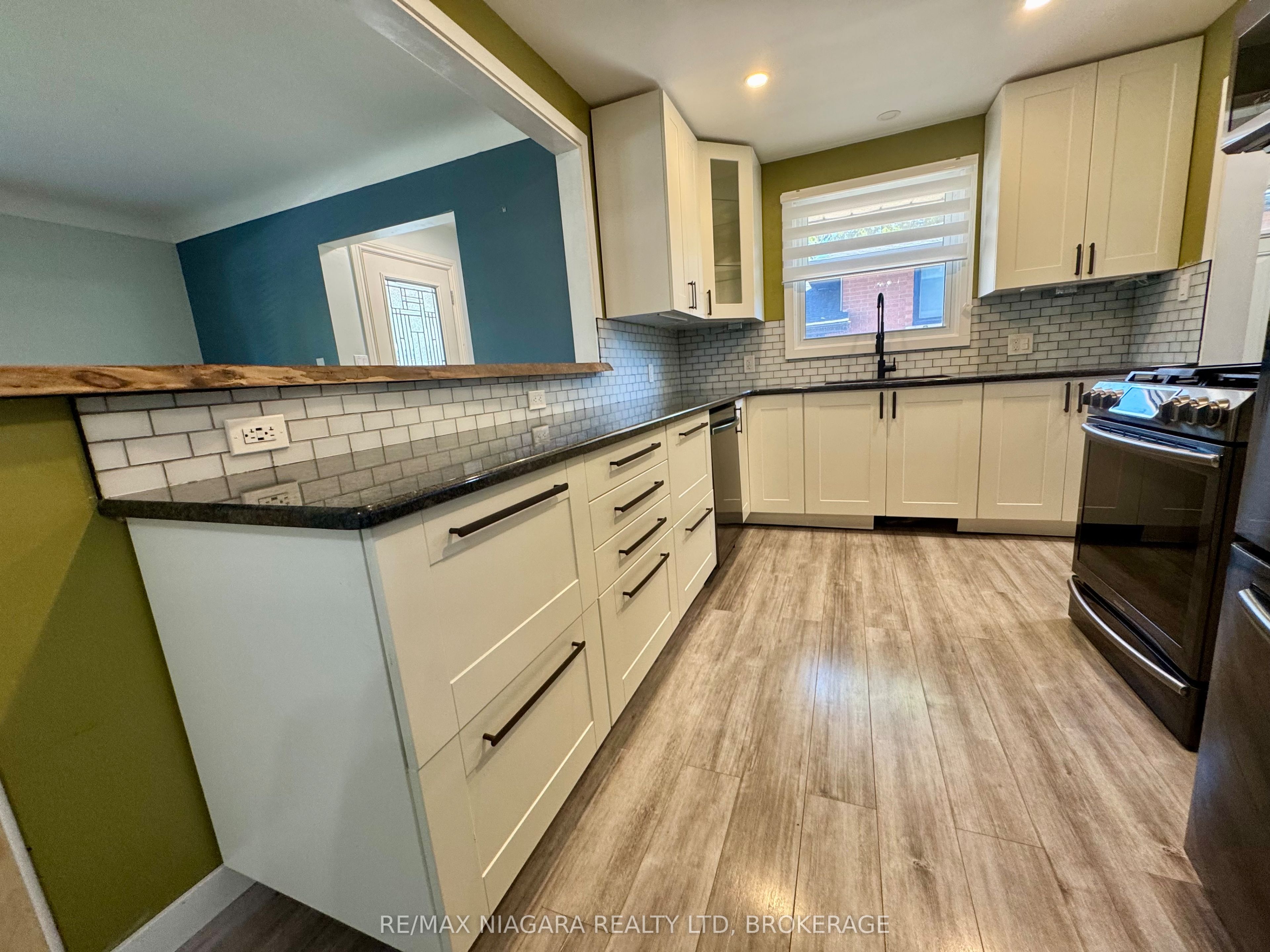 8 Lakehurst Drive