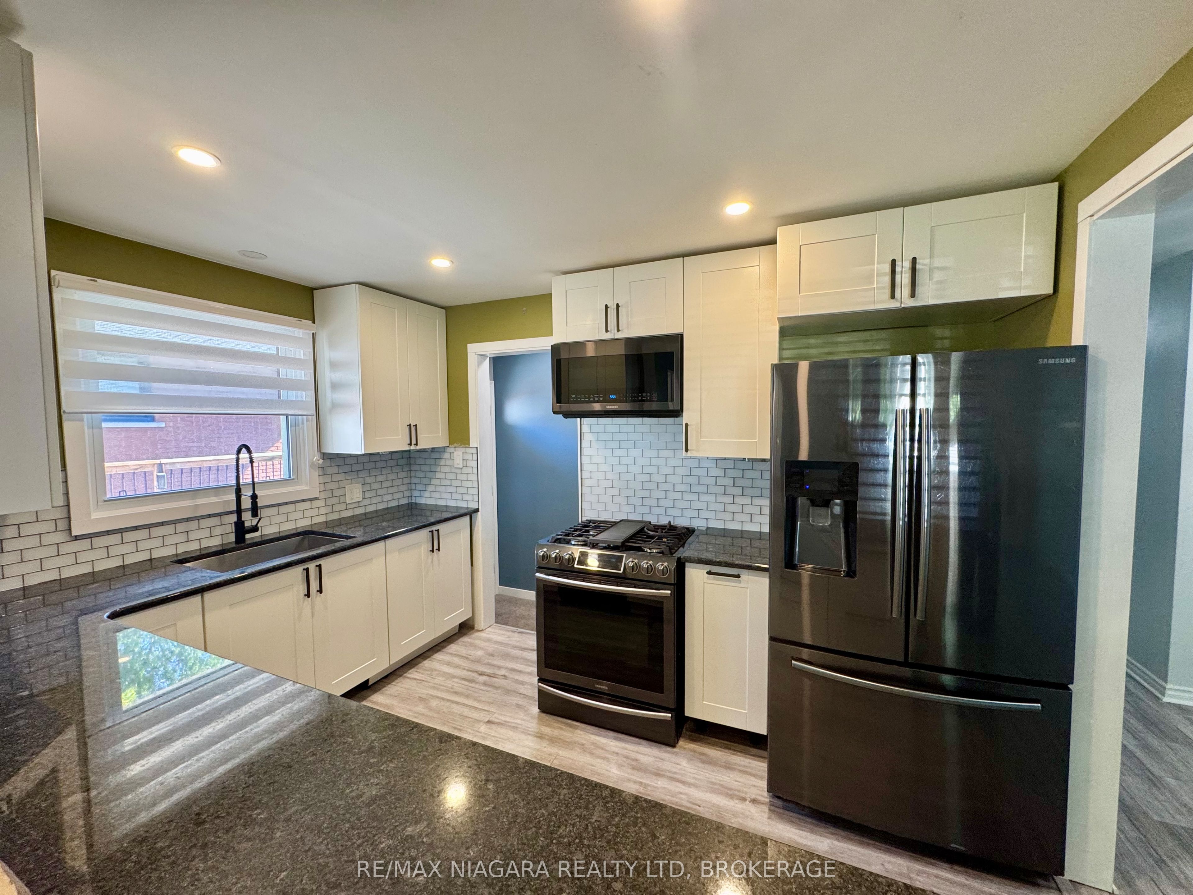 8 Lakehurst Drive