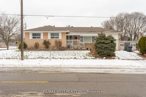 28 Paragon Road Main Toronto ON M9R 1J5