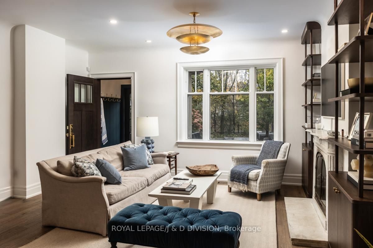 102 Shaftesbury Avenue