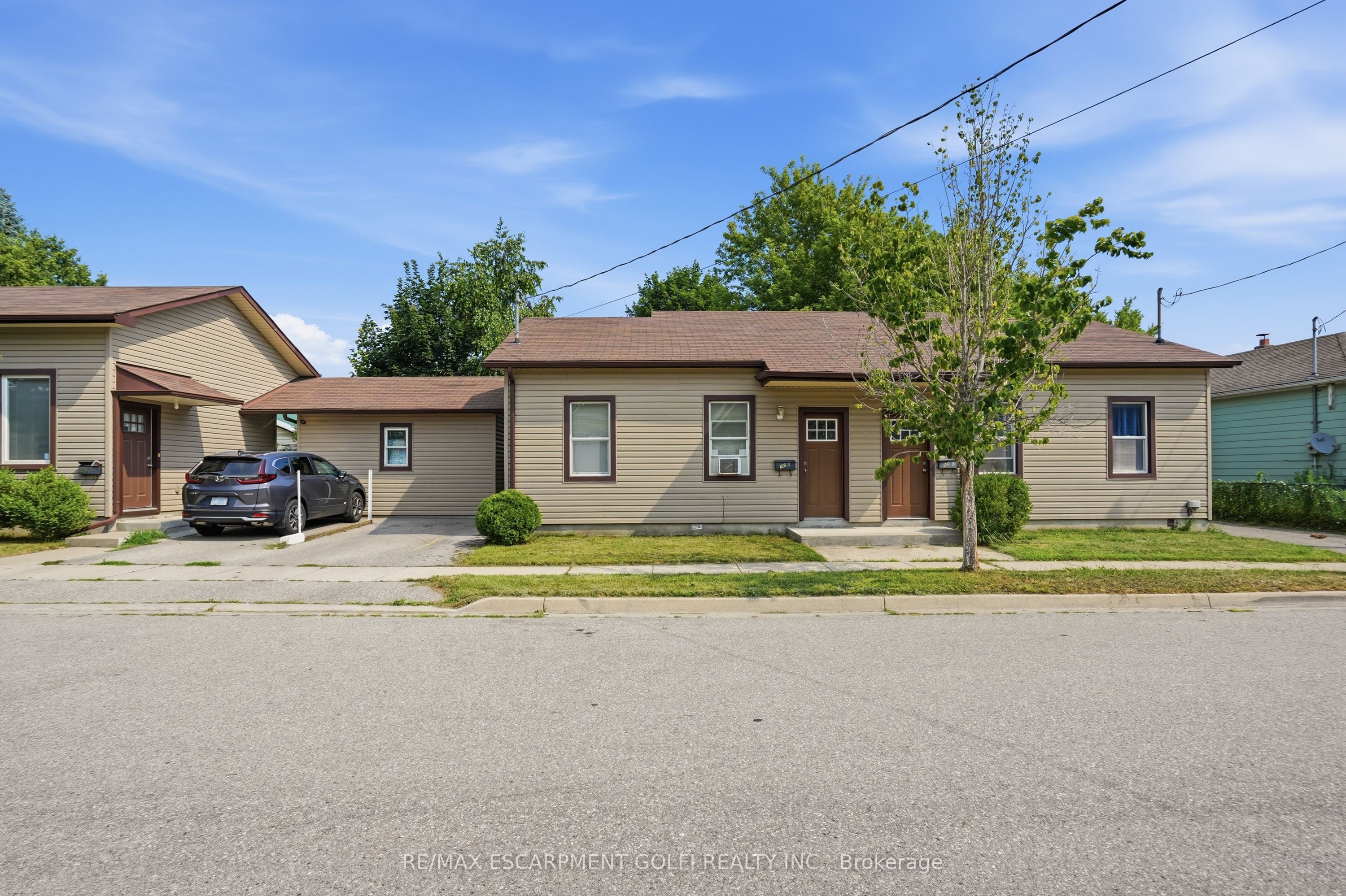 102 (A-C) Sarah Street