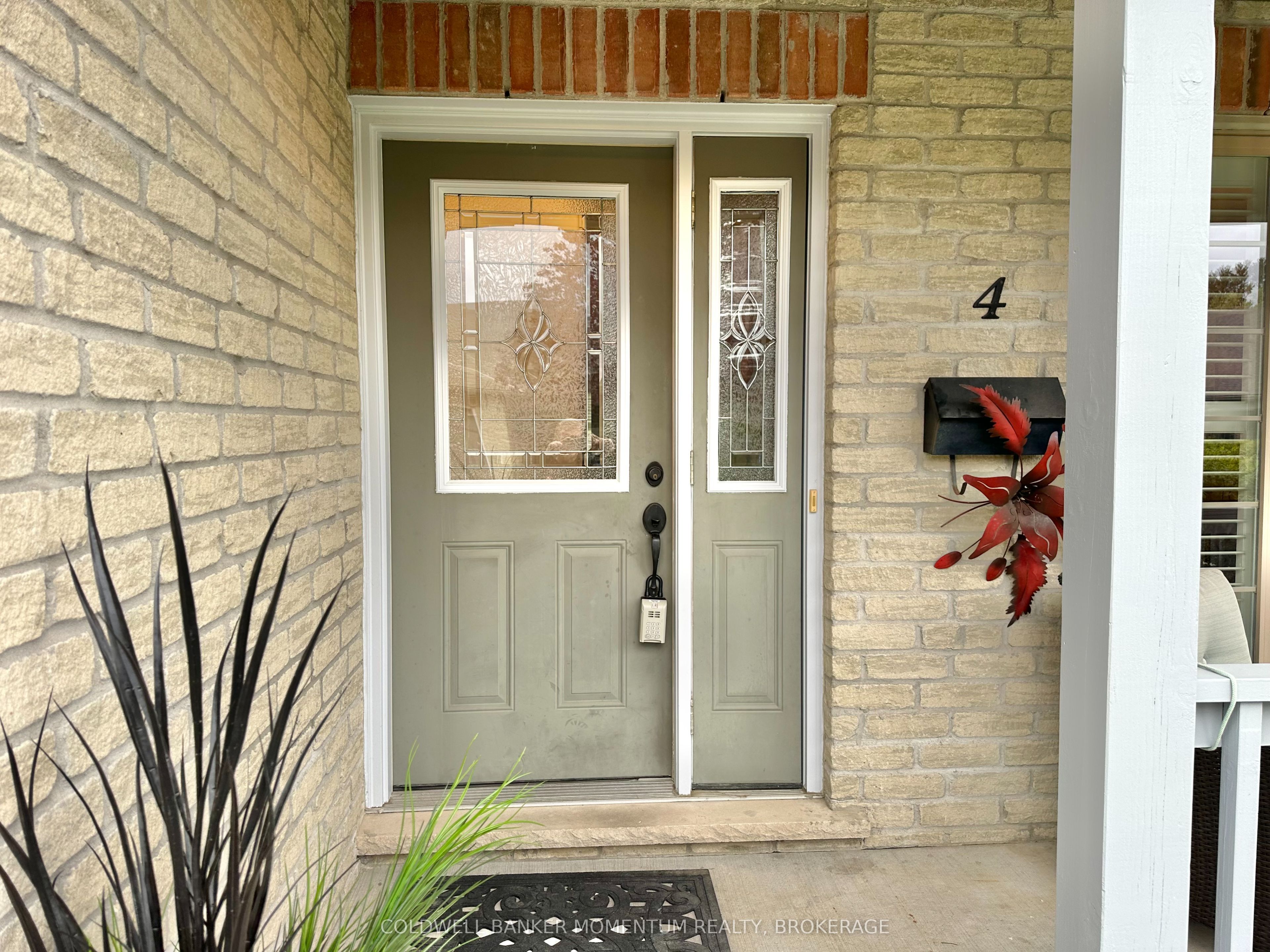 409 QUEEN Street 4
