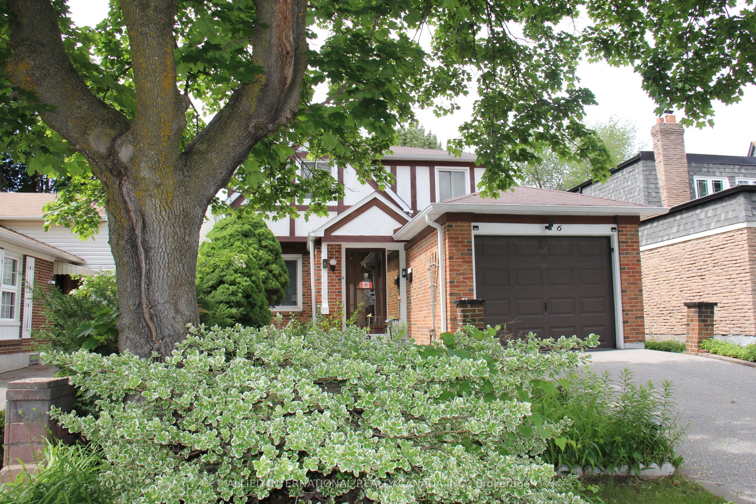 6 Aberfeldy Crescent