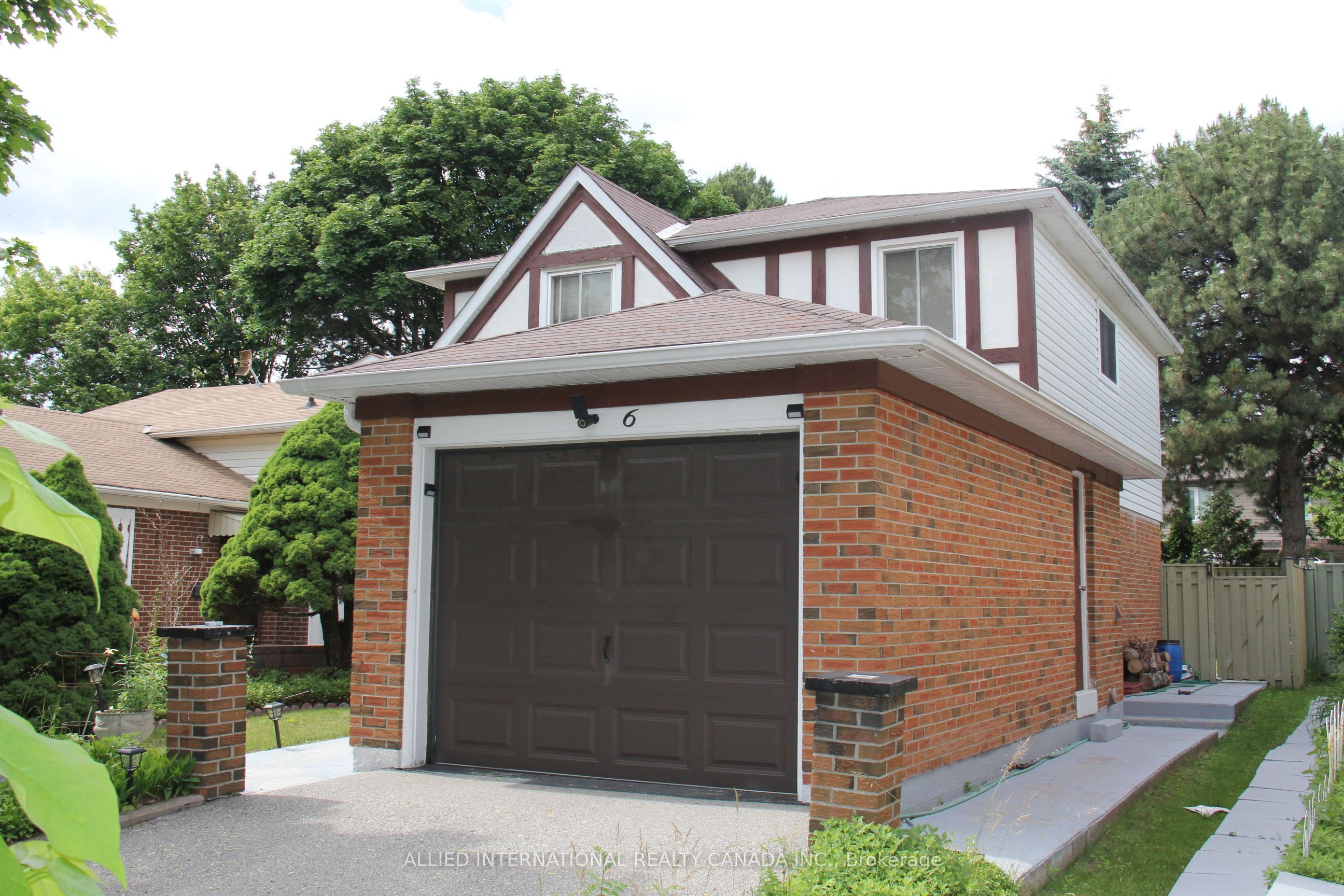 6 Aberfeldy Crescent