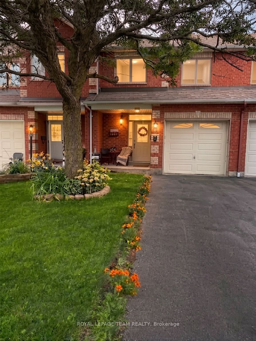 Photo of 5 Chantilly Gate, Stittsville - Munster - Richmond, ON K2S 2B2 (MLS # X13746270)