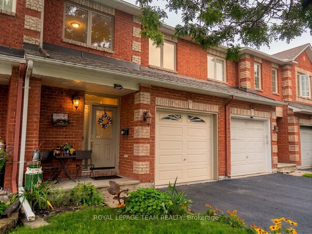 Photo of 5 Chantilly Gate, Stittsville - Munster - Richmond, ON K2S 2B2 (MLS # X13746270)
