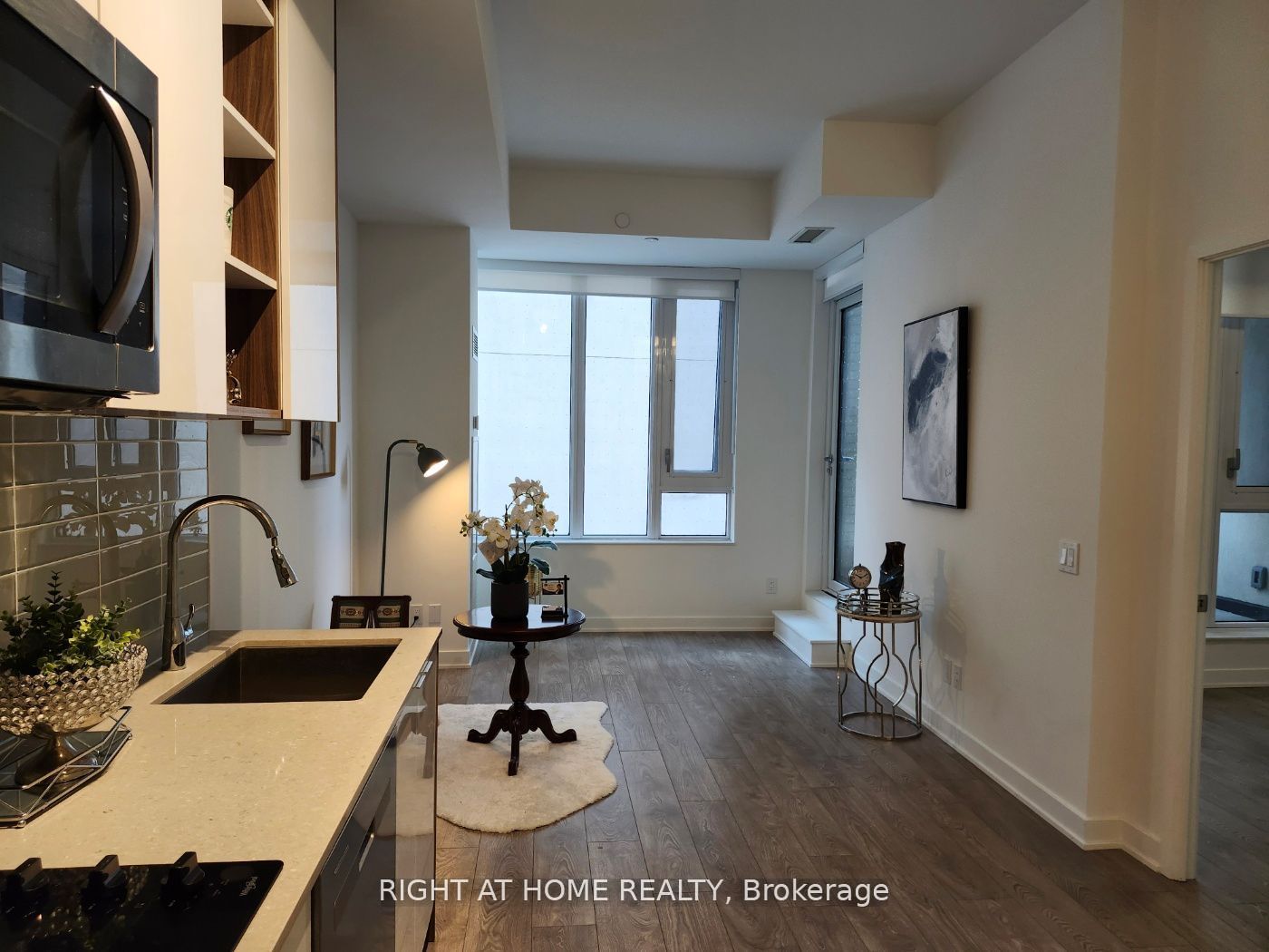 543 Richmond Street W 221