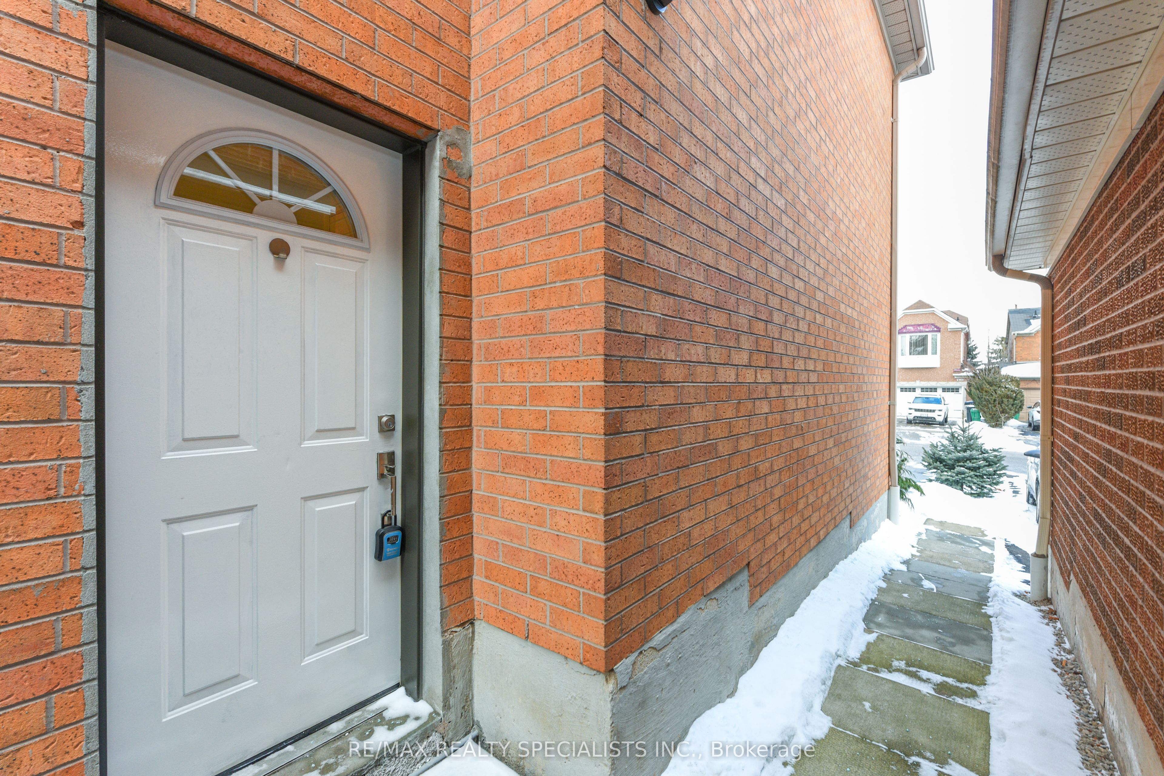 5970 Leeside Crescent Bsmt