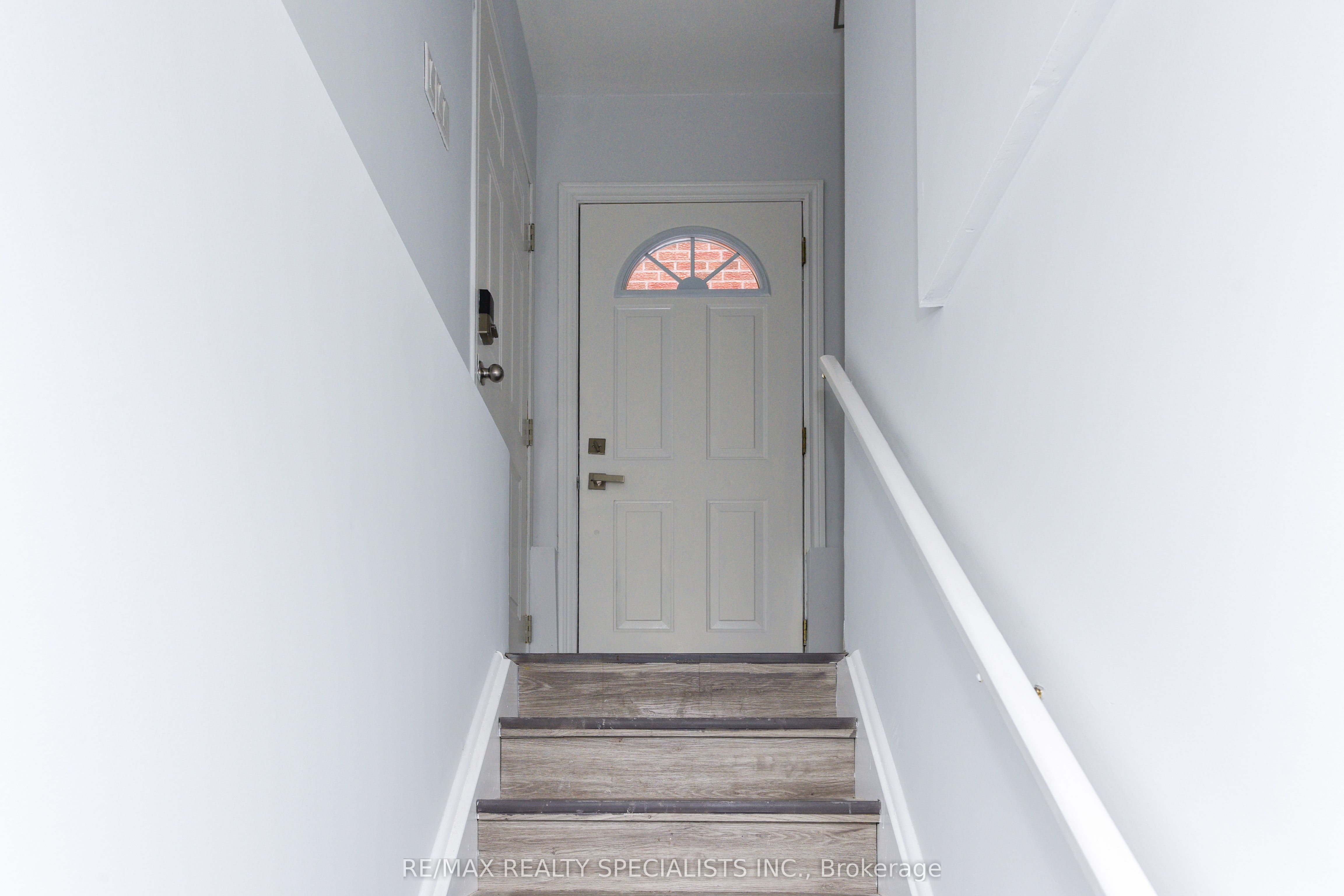 5970 Leeside Crescent Bsmt