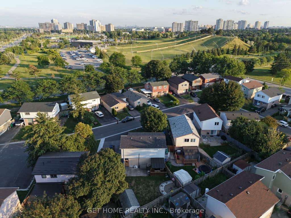 Photo of 5 Huronia Court, Brampton, ON L6S 2C7 (MLS # W13720858)