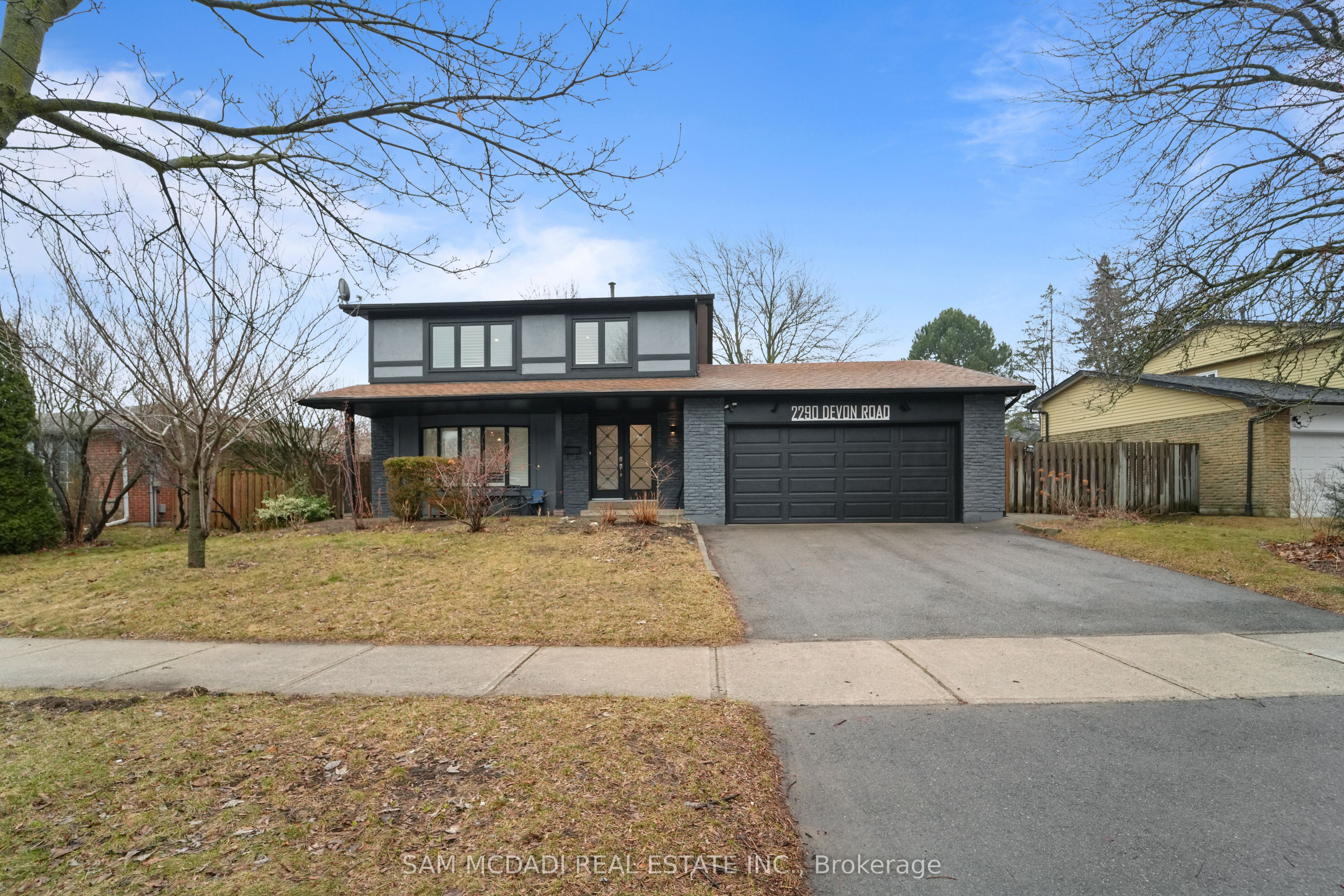 Photo 1 of 29 — 2290 Devon Road, Oakville, ON L6J 5R4