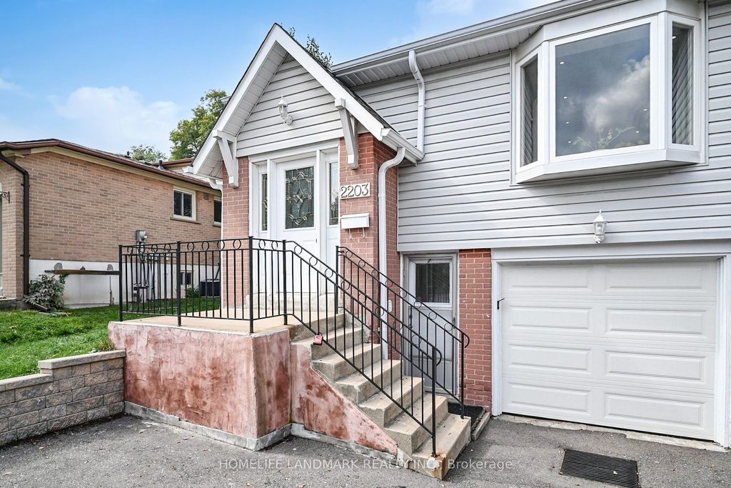 Photo of 2203 Council Ring Road, Mississauga, ON L5L 1B6 (MLS # W12425773)