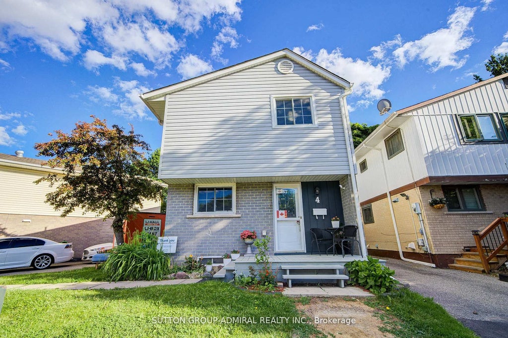 Photo of 4 Hilda Court, Brampton, ON L6S 2C1 (MLS # W13654290)