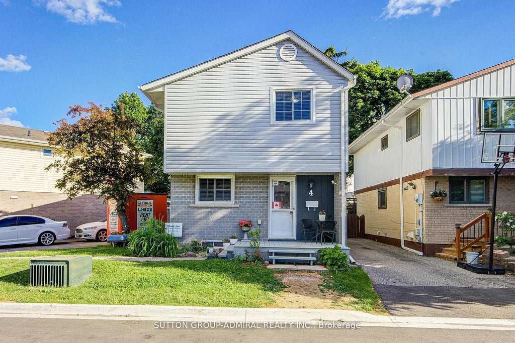 Photo of 4 Hilda Court, Brampton, ON L6S 2C1 (MLS # W13654290)