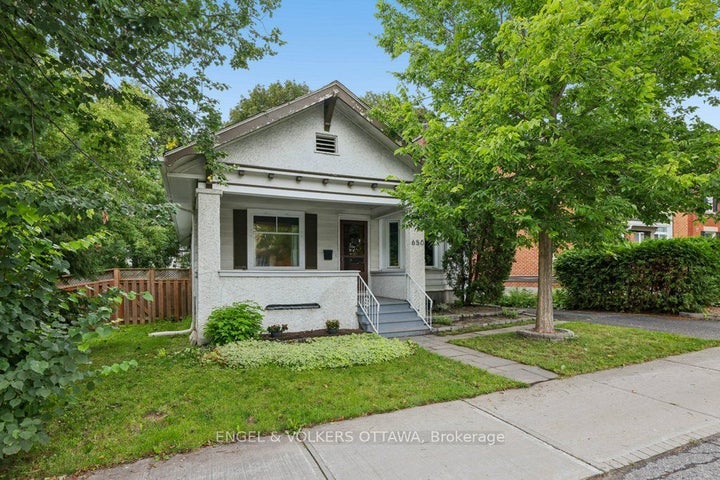 Photo 1 of 47 — 650 Churchill Avenue N, Carlingwood - Westboro and Area, ON K1Z 5G1